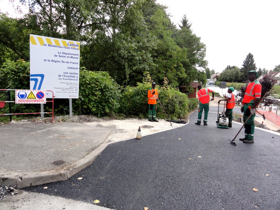 Moret-sur-Loing Véloroute Eurovélo 3 en construction août 2017
