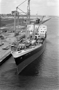 Motorvrachtschip Straat Algoa door Verolme Verenigde Scheepswerven overgedra, Bestanddeelnr 922-3388