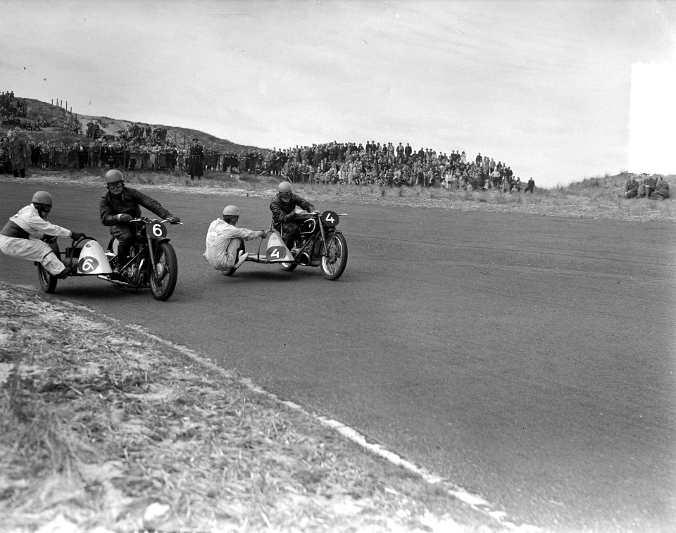 Motorraces Zandvoort. Zijspannen. (zijspan nr.4 Knijnenburg-Vosse), Bestanddeelnr 903-3672
