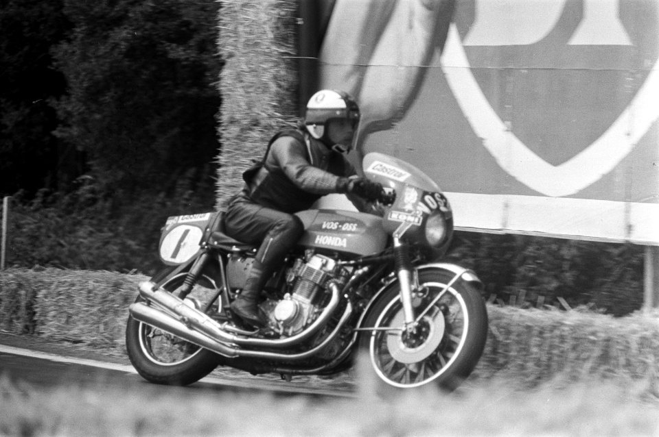 Motorrijder A. van Schijndel in actie, Bestanddeelnr 925-6740