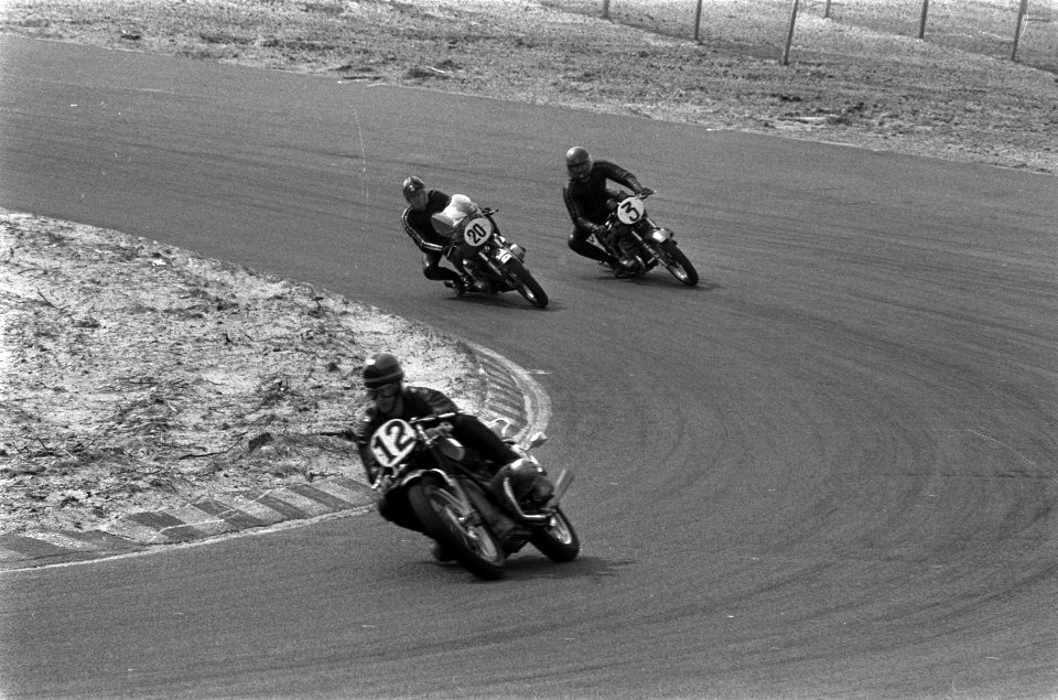 Motorraces op circuit Zandvoort, 750cc klasse, met Cees Bouwmeester op een BMW R, Bestanddeelnr 926-4379