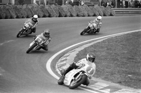 Motorraces Zandvoort 350 cc nr. 1 Jack Middelburg nr. 3 Wim Felen , nr. 8 , Bestanddeelnr 930-1945