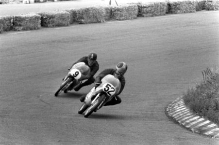 Motorraces Zandvoort. Paul Lodewijkx kwam te vallen in 250cc klasse, Bestanddeelnr 921-5252
