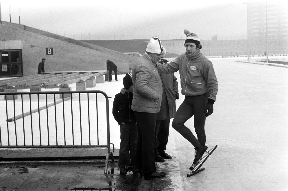 Morgen worden op ijsbaan De Uithof te Den Haag de eerste schaatswedstrijden om d, Bestanddeelnr 926-1371