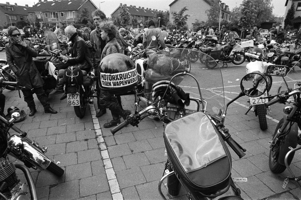 Motorkruistocht tegen de kruisraketten 2000 motorrijders hielden demonstratie, Bestanddeelnr 932-9817