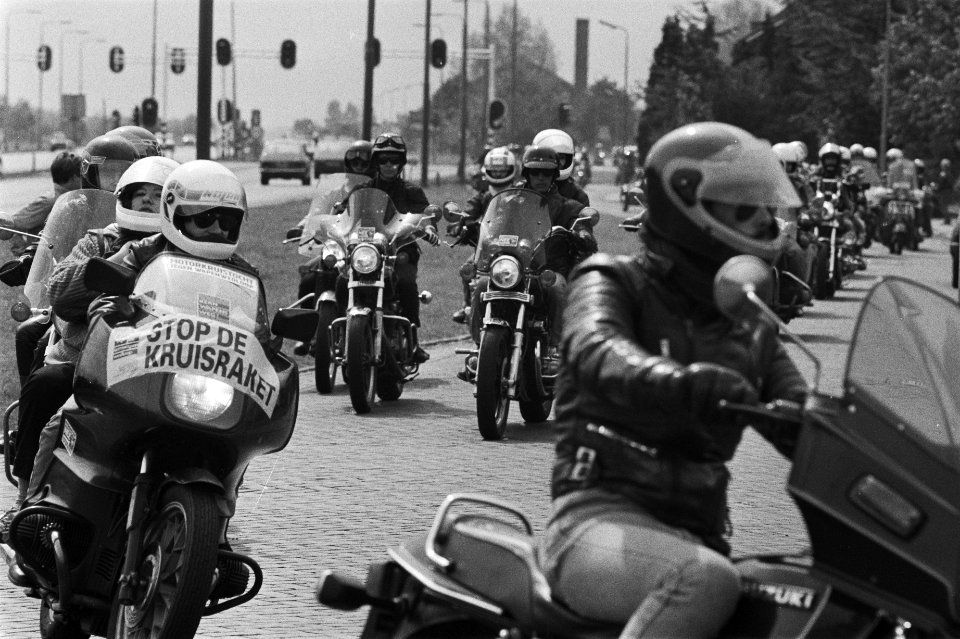 Motorkruistocht tegen de kruisraketten 2000 motorrijders hielden demonstratie, Bestanddeelnr 932-9815