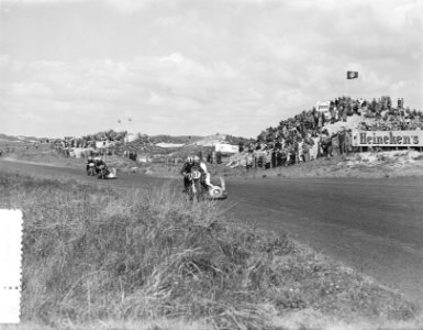 Motorraces Zandvoort. Steeman (87) gevolgd door (17) Wijns( B) winnaar met publi, Bestanddeelnr 905-7139