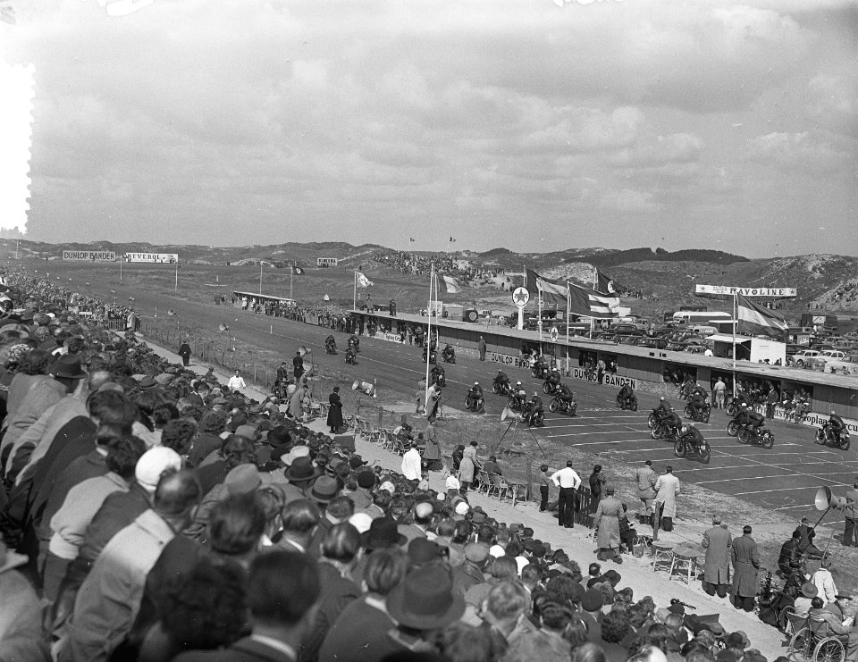 Motorraces Zandvoort. Start 350cc, Bestanddeelnr 905-7132