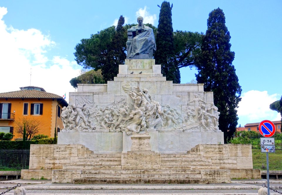 Monument to Giuseppe Mazzini - Rome, Italy - DSC01304