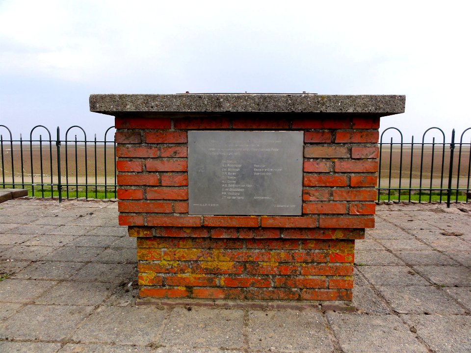 Monument2 deltahoogte zeedijk