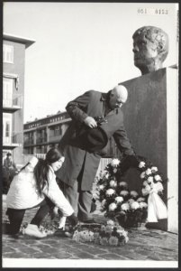 Monument opgericht ter nagedachtenis van de vermoorde president J.F. Kennedy, Bestanddeelnr 091-0153