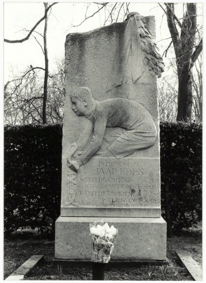 Monument op het graf van Jaap Eden op de algemene begraafplaats aan de Kleverlaan. NL-HlmNHA 54034025