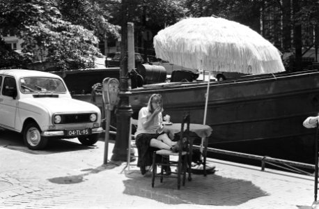 Morgen begint de zomer in Amsterdam terrasje bij parkeermeter, Bestanddeelnr 929-7804