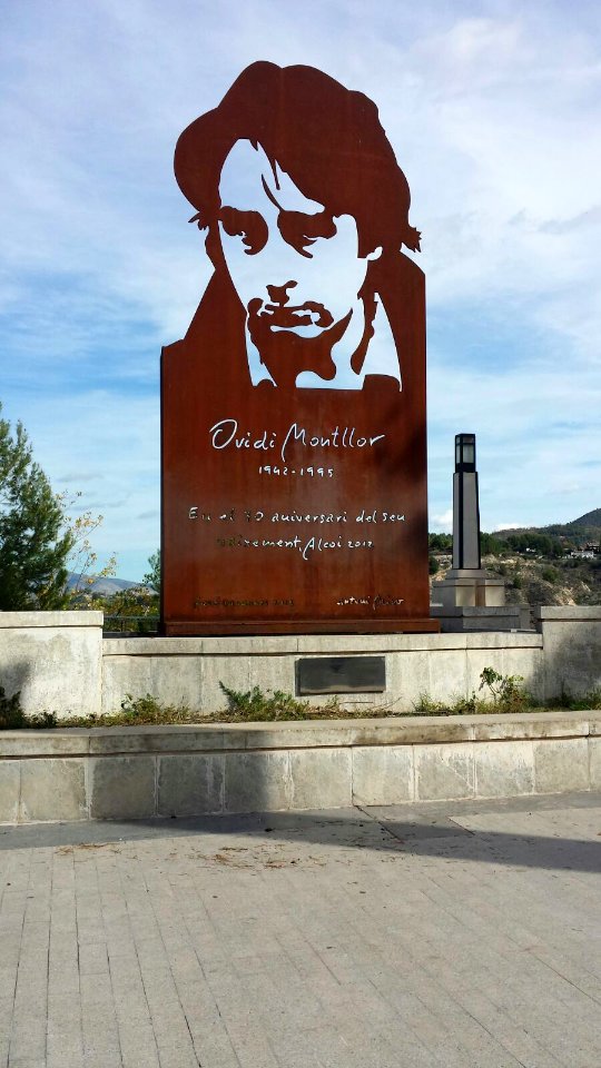 Monument to Ovidi Montllor in Alcoi 02