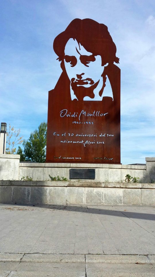 Monument to Ovidi Montllor in Alcoi 01