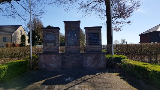Mopertingen-Tankmonument (11)