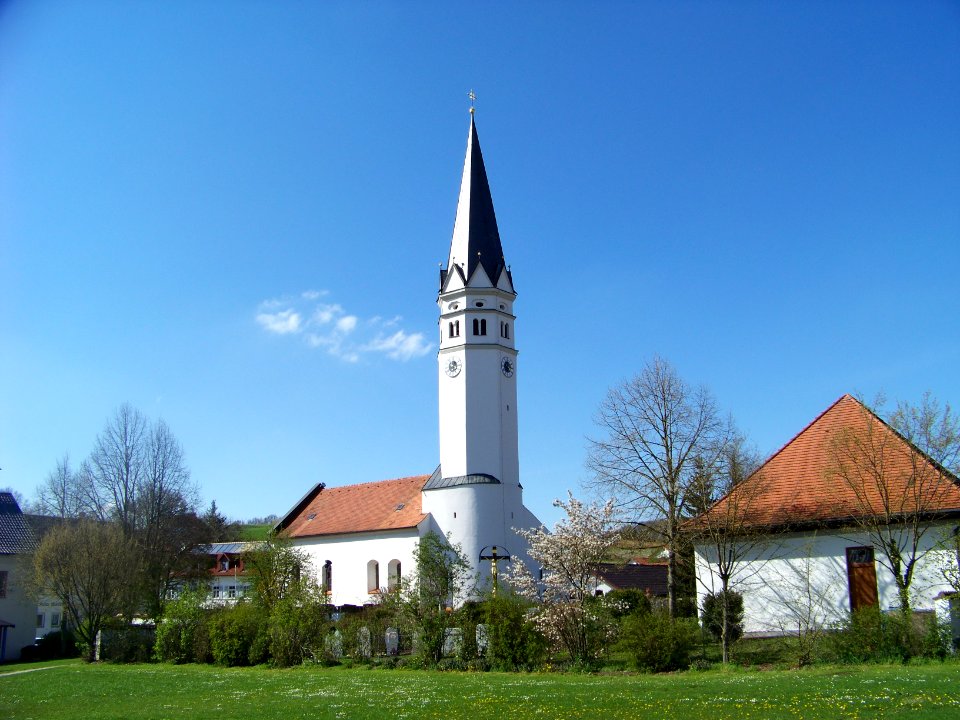 Moosthenning-Kirche-Mariä-Himmelfahrt