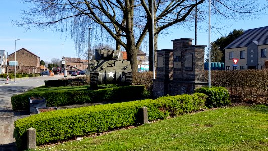 Mopertingen-Tankmonument (2)