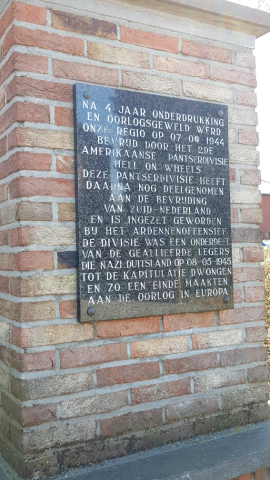 Mopertingen-Tankmonument (10)