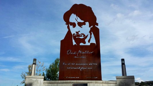 Monument to Ovidi Montllor in Alcoi 04