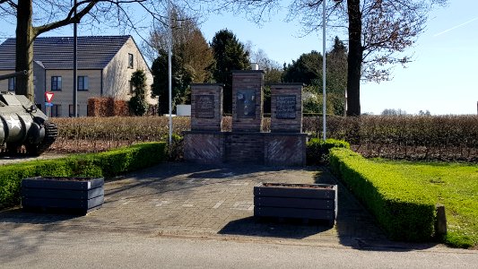 Mopertingen-Tankmonument (3)