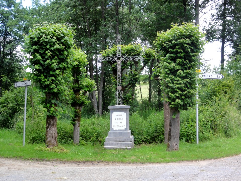 Morgny-en-Thiérache (Aisne) croix de chemin