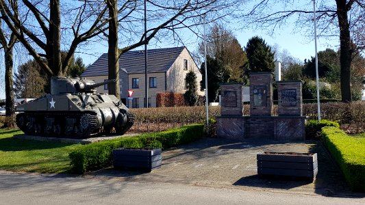 Mopertingen-Tankmonument (4)