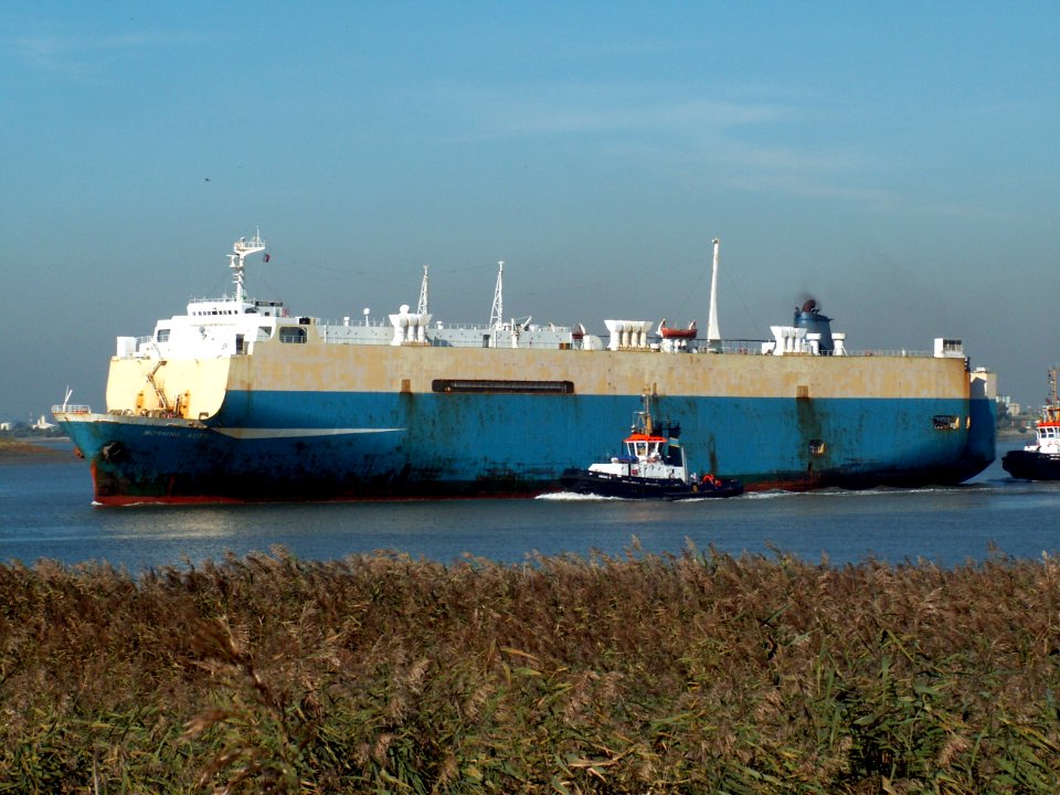 Morning Auto p2 Port of Antwerp 10-Oct-2005