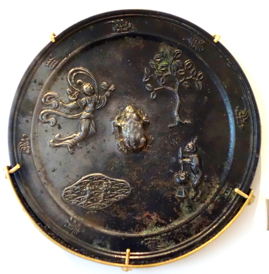Moon mirror, China, Tang dynasty, 618-907, bronze - Royal Ontario Museum - DSC04181