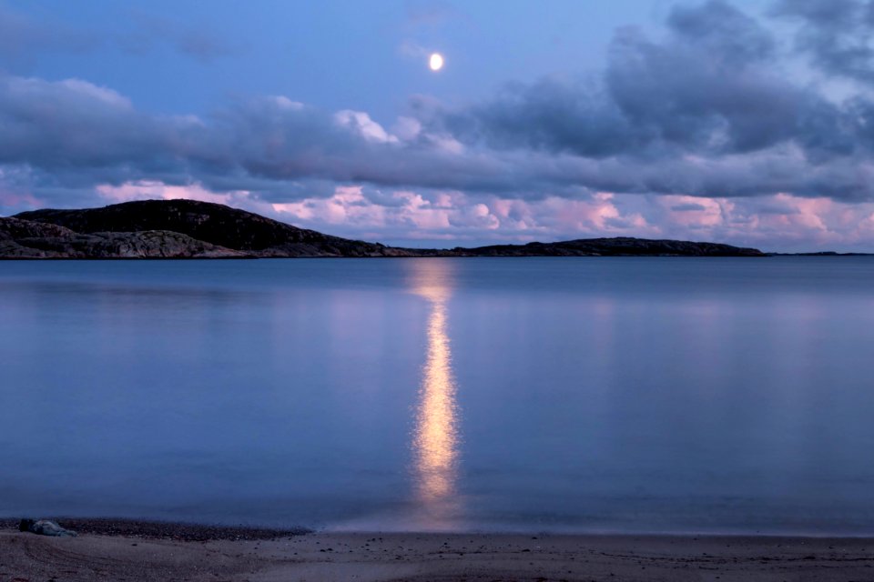 Moon and clouds over Kolleröd beach 2