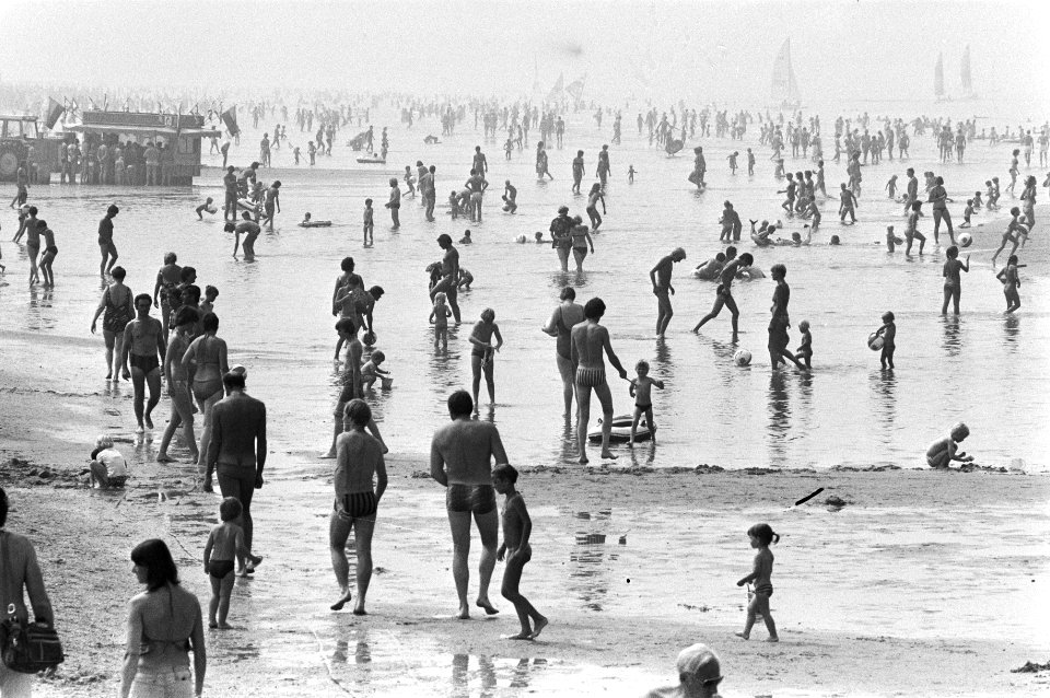 Mooi weer, strand Zandvoort, Bestanddeelnr 931-6138