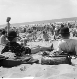Mooi weer aan het strand in Zandvoort, moderne jeugd, Bestanddeelnr 911-4740