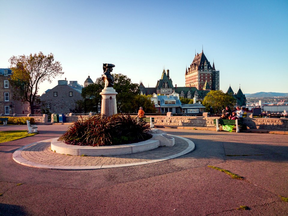 Monument en l’honneur de Pierre Dugua de Mons à Québec 2