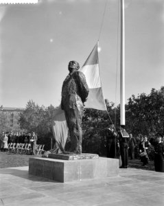 Monument Dr A Plesman onthuld in Den Haag, Bestanddeelnr 910-7311