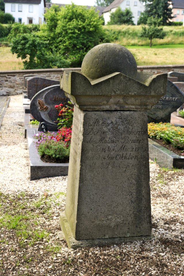 Monument grave yard Wied