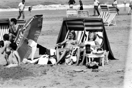 Mooi strandweer in Zandvoort, Bestanddeelnr 930-9362