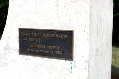 Monument Gramna expediton - 05