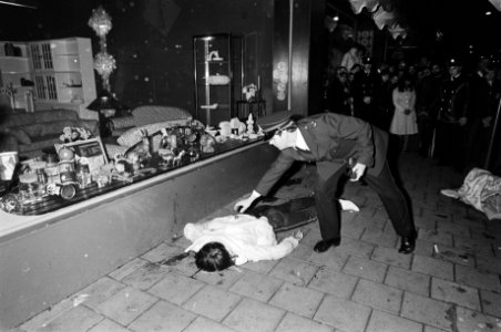 Moord in de Amsterdamse Pijp slachtoffer en agent, Bestanddeelnr 930-6093