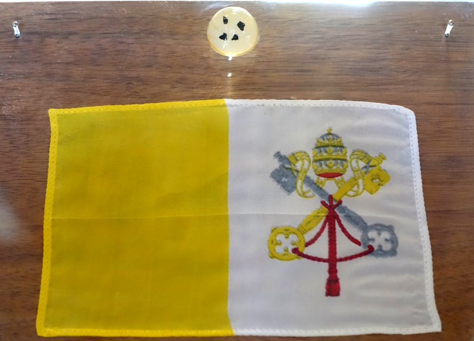 Moon rocks and a Vatican flag that went to the moon and back, carried on Apollo 11 - Vatican Museums - DSC00762