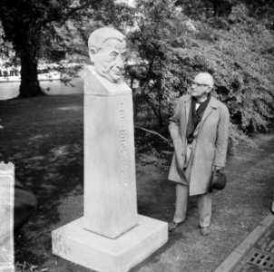 Monument Herman Heijermans weer op het Leidse Bosje, beeldhouwer Hildo Krop verr, Bestanddeelnr 916-4957