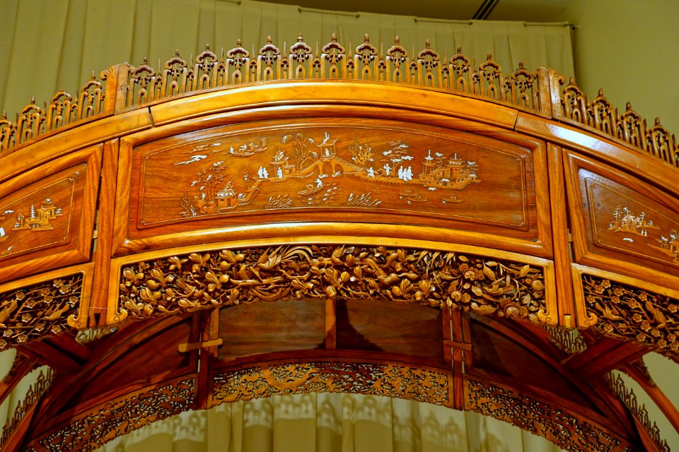 Moon-gate bed shown in the Philadelphia Centennial Exposition, Ningbo, China, detail, c. 1876, satinwood (huang lu), other Asian woods, ivory - Peabody Essex Museum - DSC07355