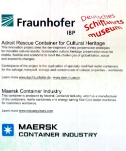Monumento Stand Container II (aufschrift)