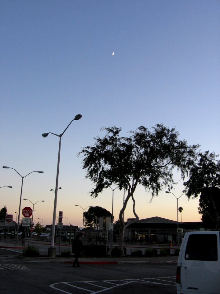 Moon over South Hayward 2575 01