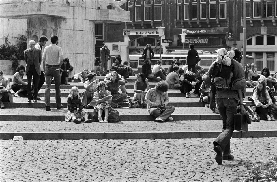 Mooi weer toeristen op de Dam in Amsterdam, Bestanddeelnr 929-8162