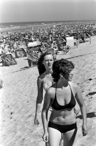 Mooi weer op strand, Zandvoort, Bestanddeelnr 927-3883