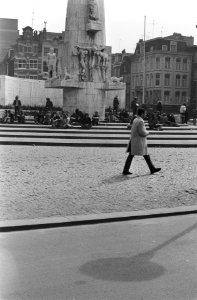 Monumenten, trappen, jongeren, Bestanddeelnr 924-4072