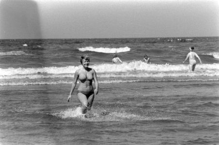 Mooi weer op strand, Zandvoort, Bestanddeelnr 927-3884