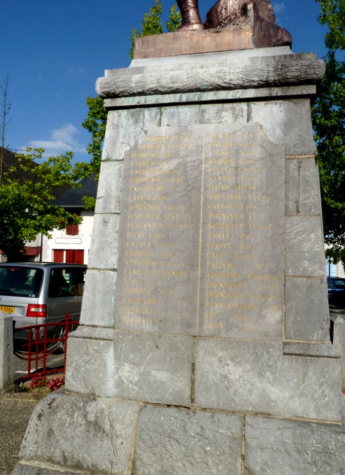 Monument aux morts de Bruges (Pyrénées-Atlantiques) vue 2