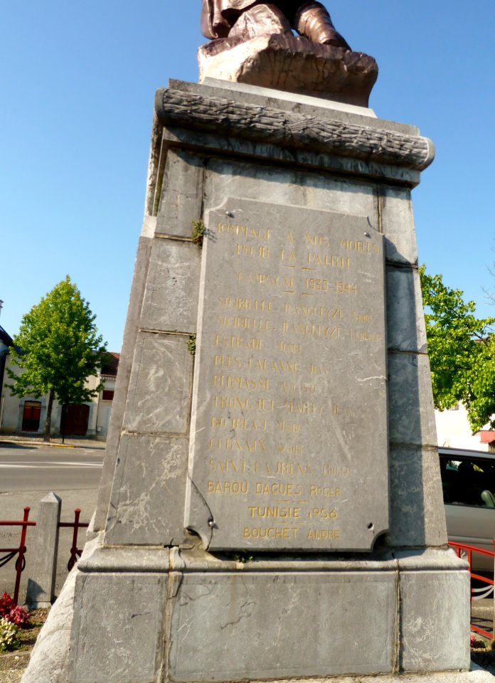 Monument aux morts de Bruges (Pyrénées-Atlantiques) vue 3