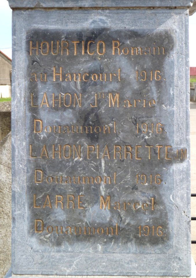 Monument aux morts d'Abère vue 2